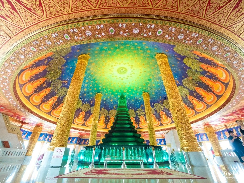 wat-paknam-green-glass-stupa-cosmic-ceiling